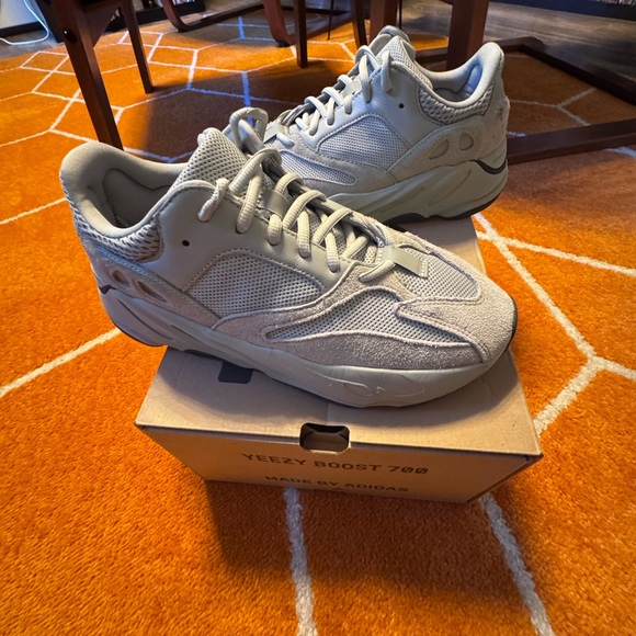 Adidas Yeezy Boost 700 - Salt - Picture 1 of 7